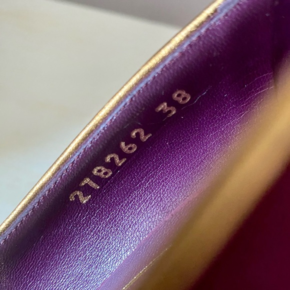 GUCCI BRAND NEW WITH BOX raspberry suede heels with gold piping size 38 - Picture 4 of 13